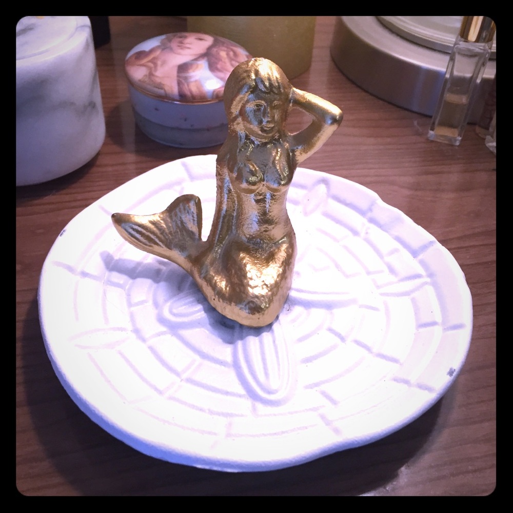 Gorgeous gold and white mermaid catch all 🧜🏻‍♀️